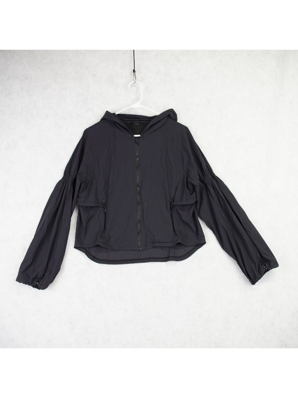 Lululemon Women's Lightweight Full Zip Cropped Jacket Size 6 Black Zip Pocket